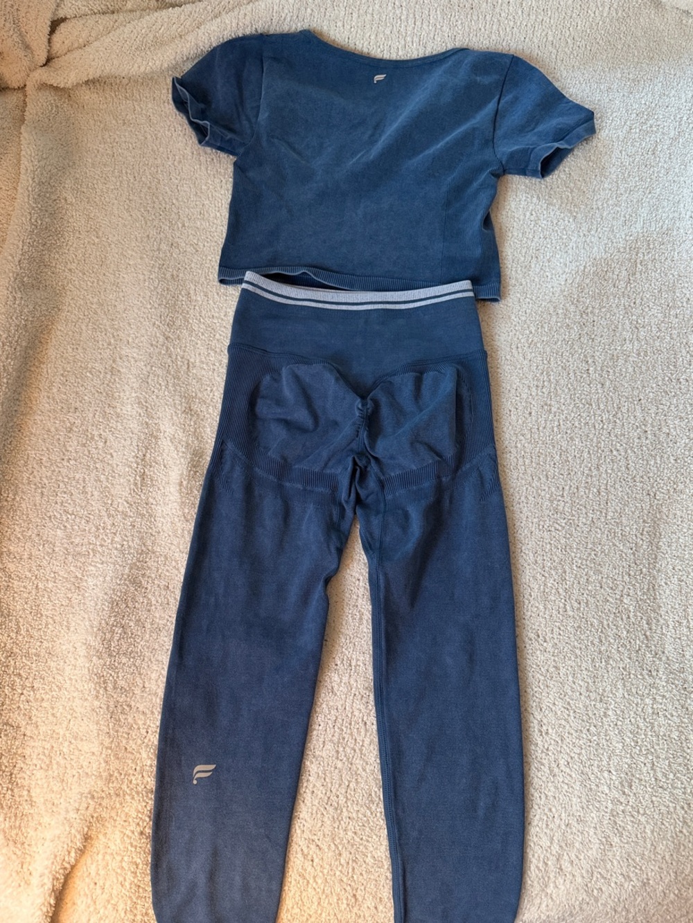 Fabletics Workout Set - Picture 3 of 3